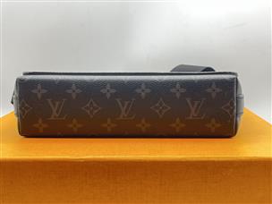 Louis Vuitton 2019 pre-owned District PM messenger bag - ShopStyle